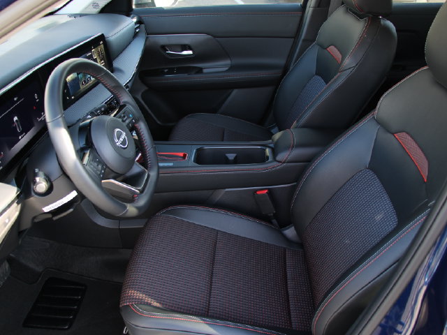Certified 2025 Nissan Kicks SR AWD/4WD image 16