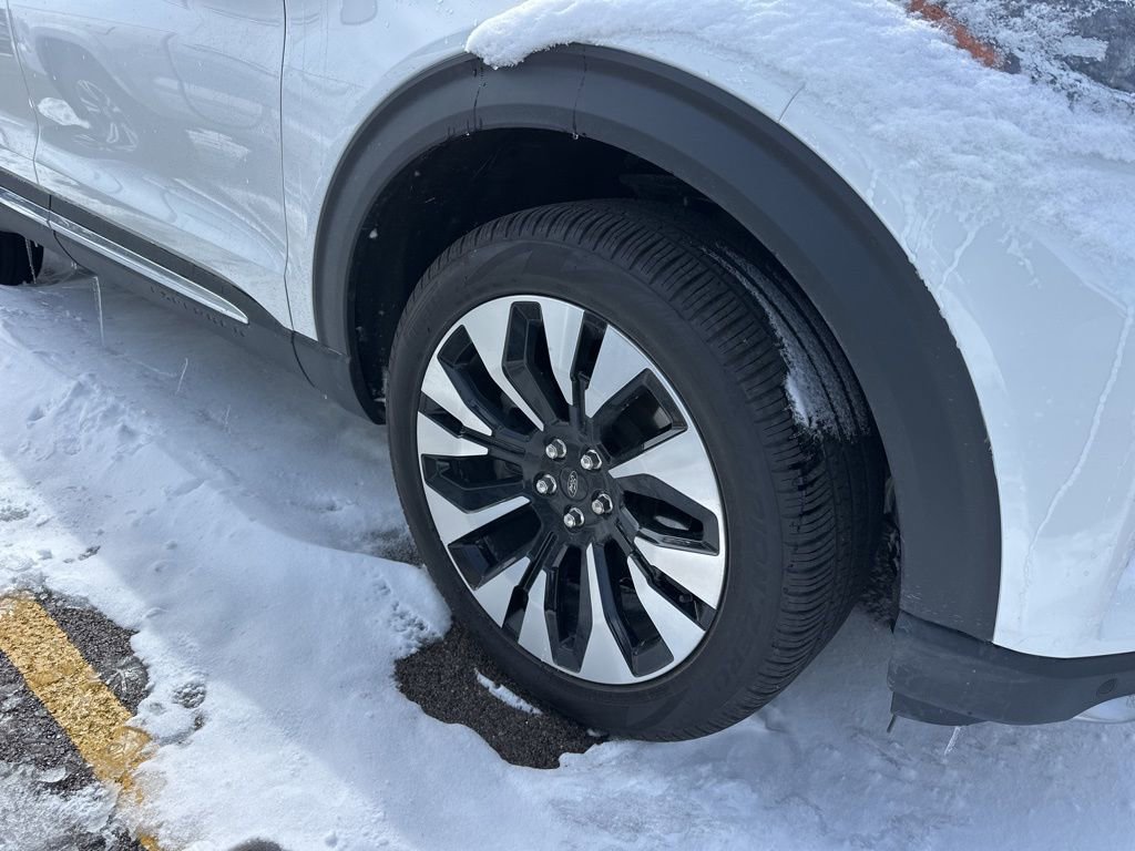 Used 2025 Ford Explorer Platinum w/ Ultimate Package image 5