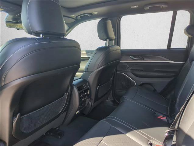Used 2026 Jeep Grand Cherokee Limited AWD/4WD image 14