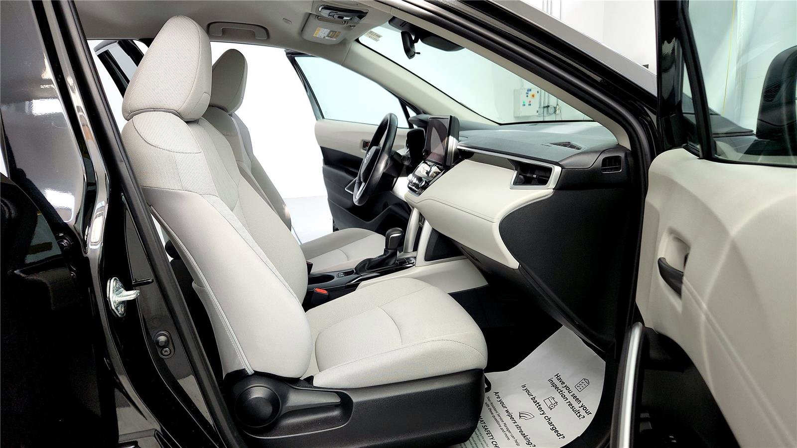 Certified 2023 Toyota Corolla Cross LE image 17