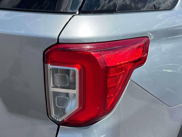 Used 2022 Ford Explorer XLT w/ Equipment Group 202A AWD/4WD image 13
