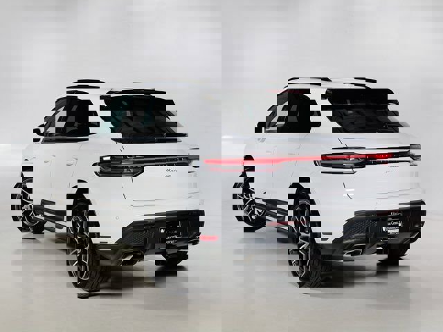 New 2025 Porsche Macan image 3