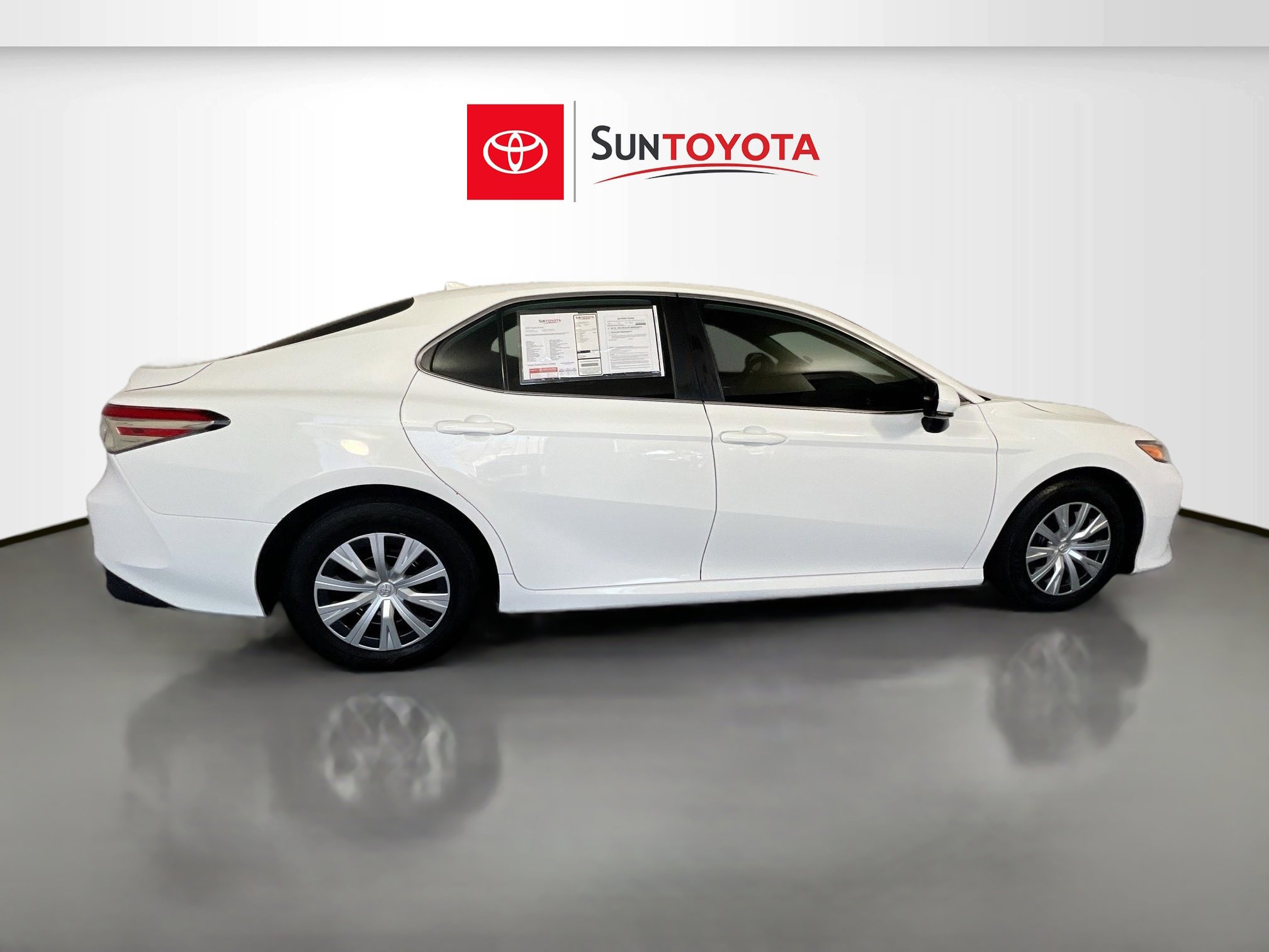 Used 2020 Toyota Camry L image 2