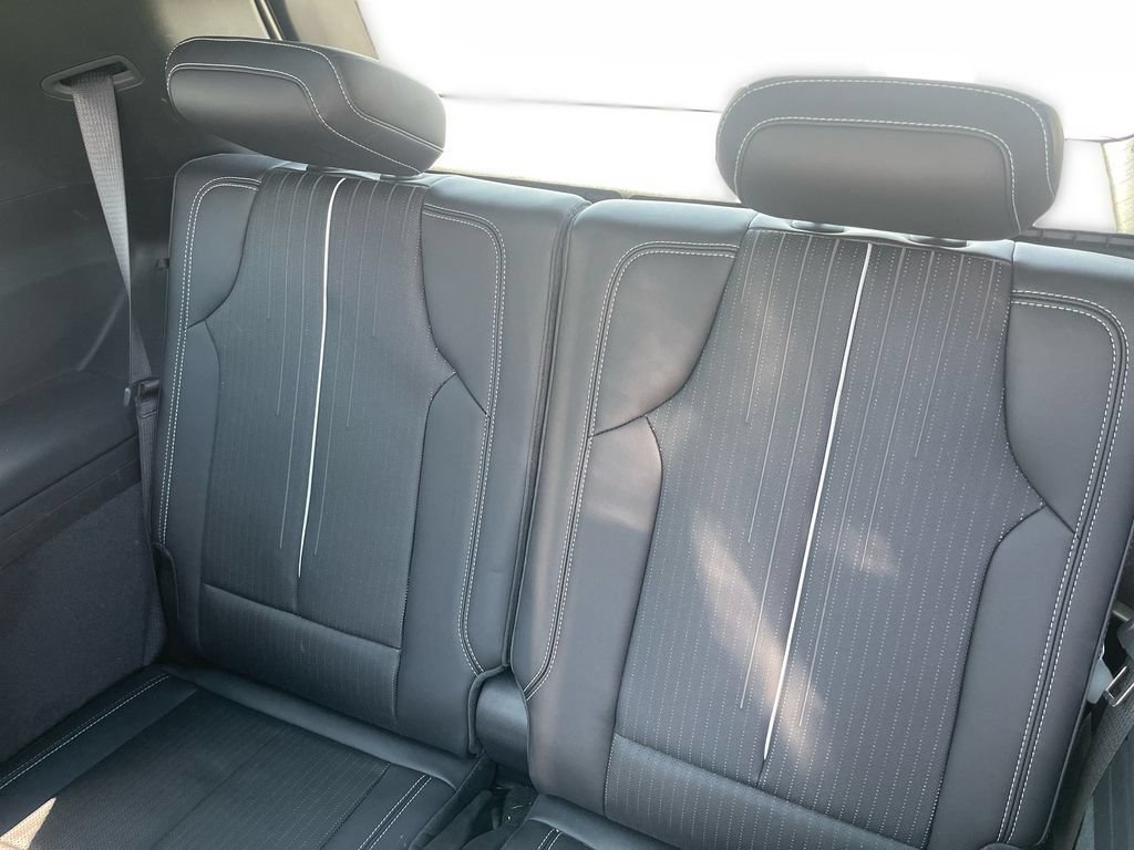 Certified 2026 Cadillac Vistiq Sport w/ LPO, Floor Liner Package AWD/4WD image 38