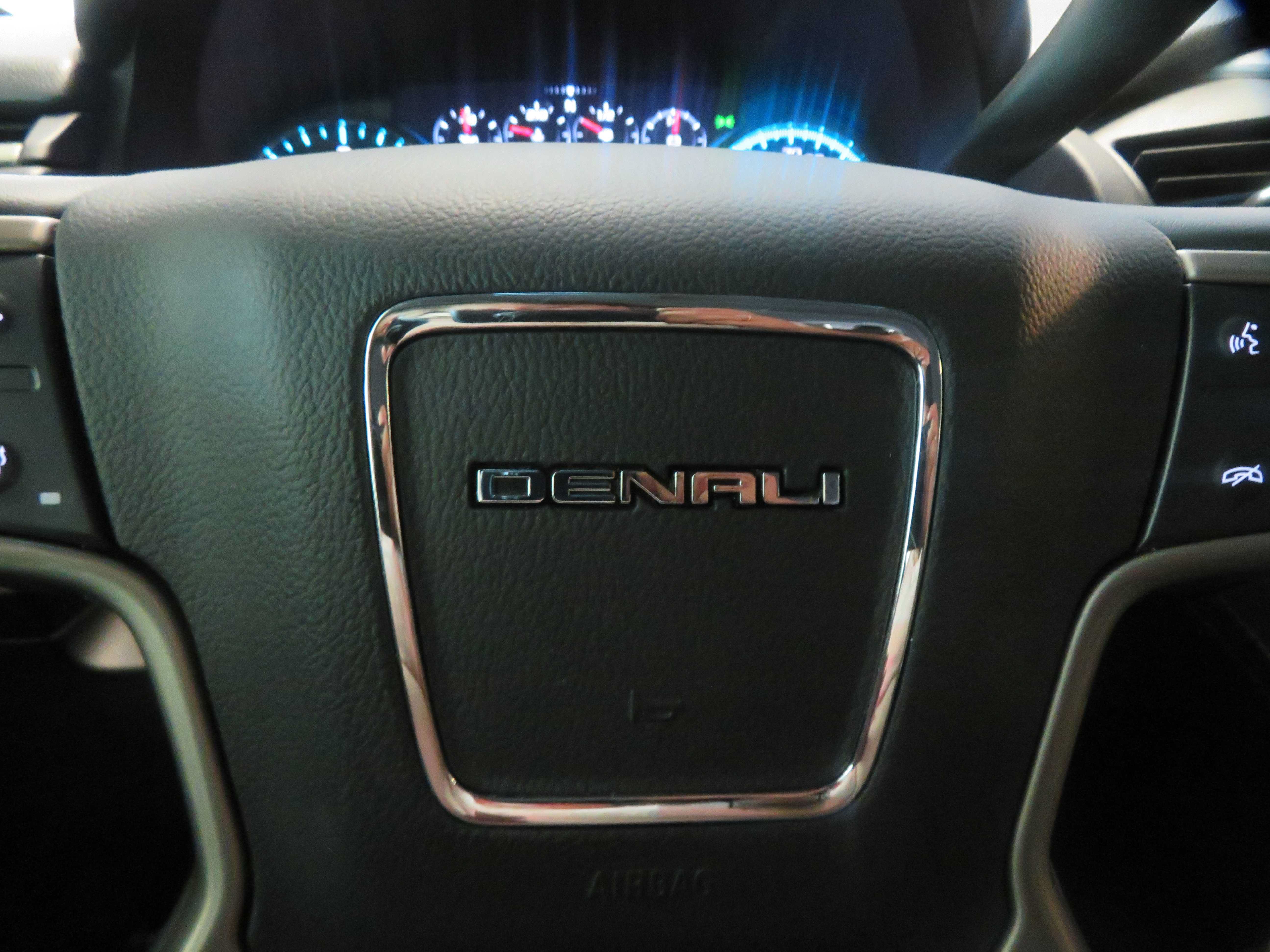 Used 2019 GMC Yukon XL Denali AWD/4WD image 38