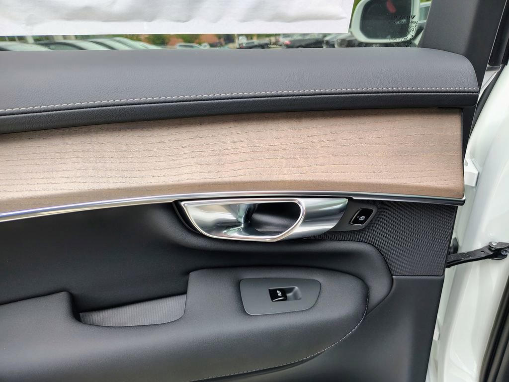 New 2026 Volvo XC90 T8 Plus w/ Protection Package AWD/4WD image 19