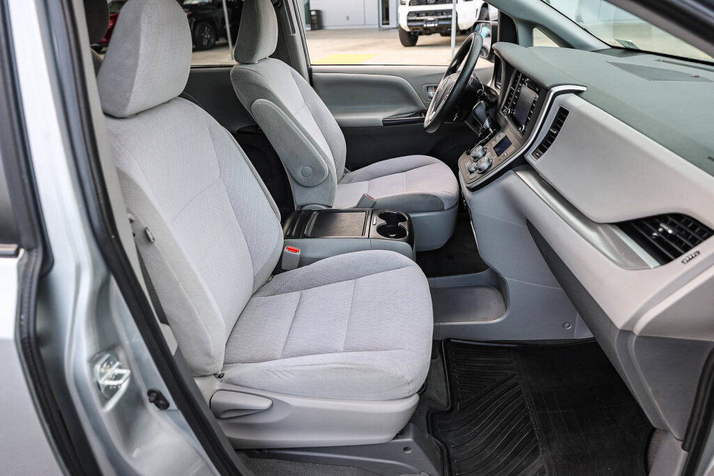 Used 2020 Toyota Sienna LE FWD image 10