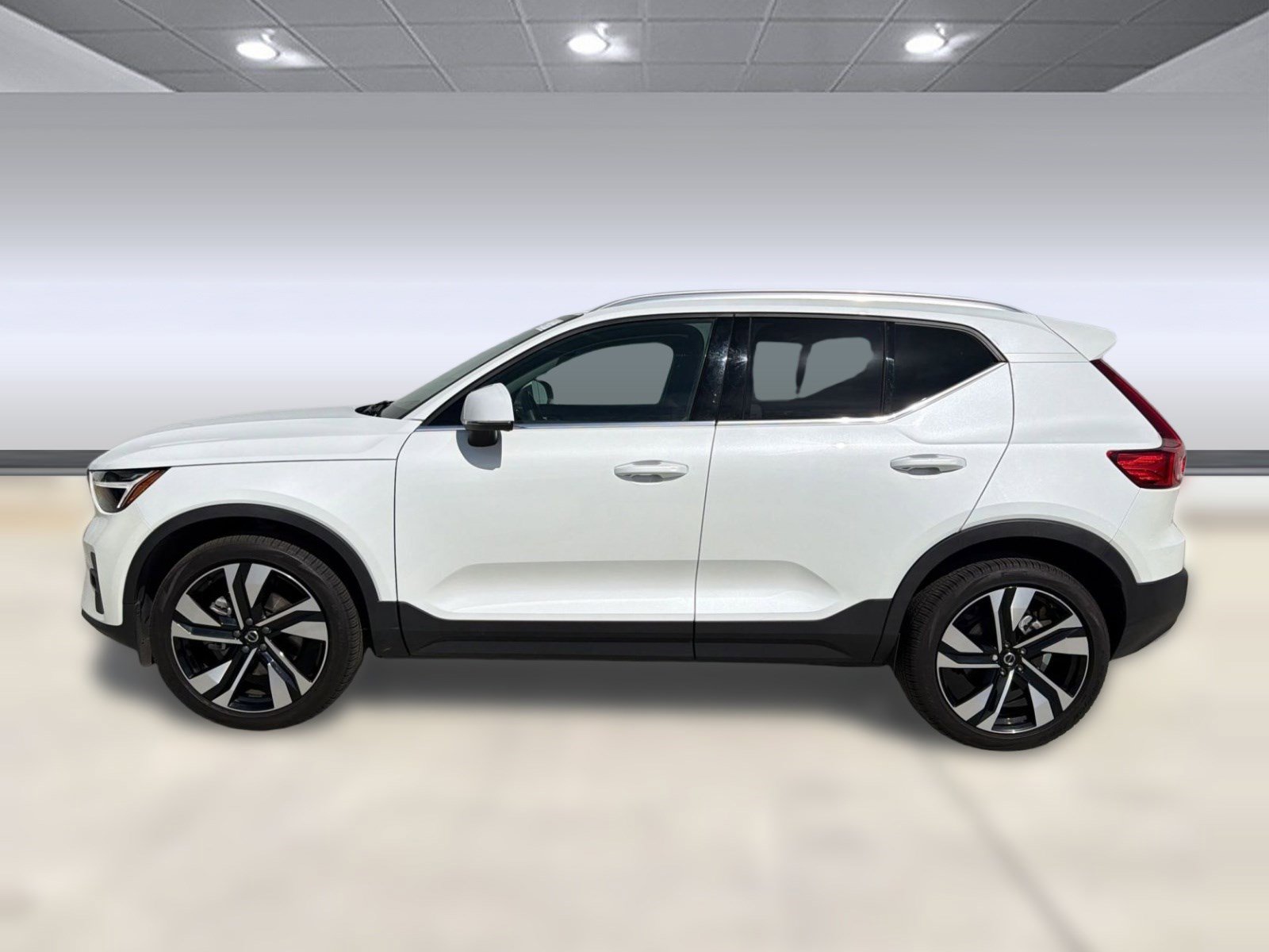 Used 2023 Volvo XC40 B5 Plus w/ Protection Package Premier video 2