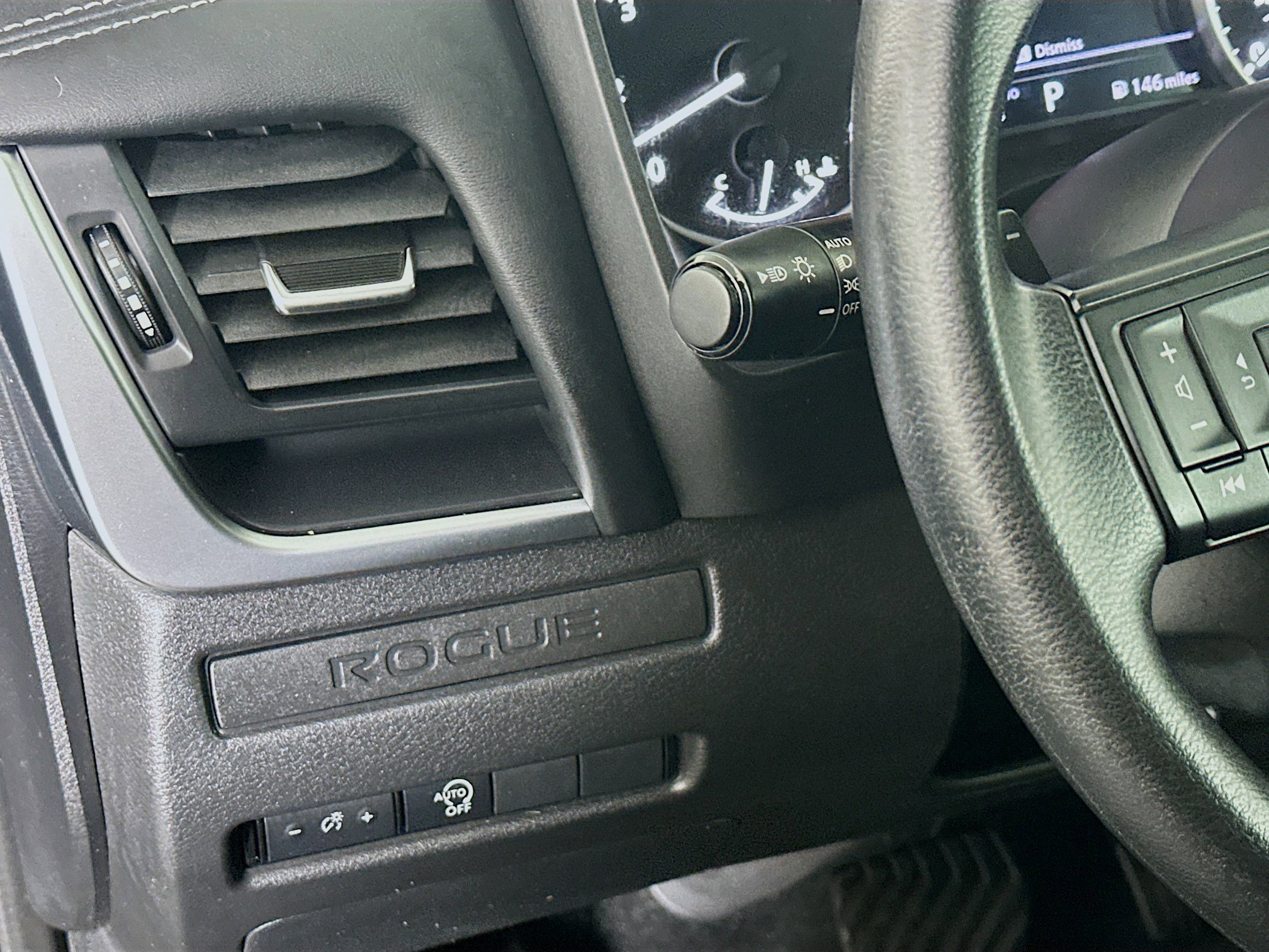 Used 2023 Nissan Rogue S image 17