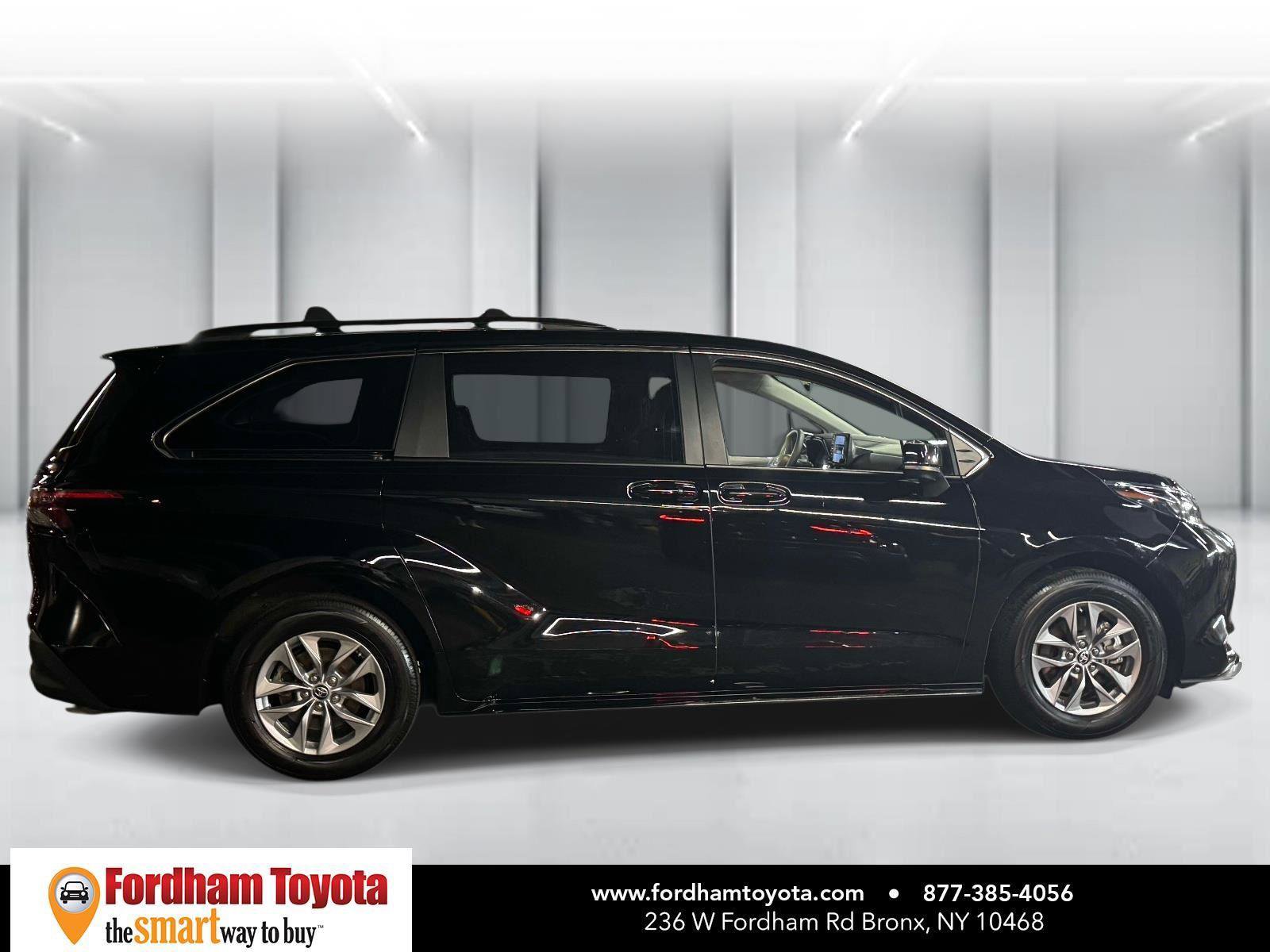 Used 2024 Toyota Sienna LE FWD image 8