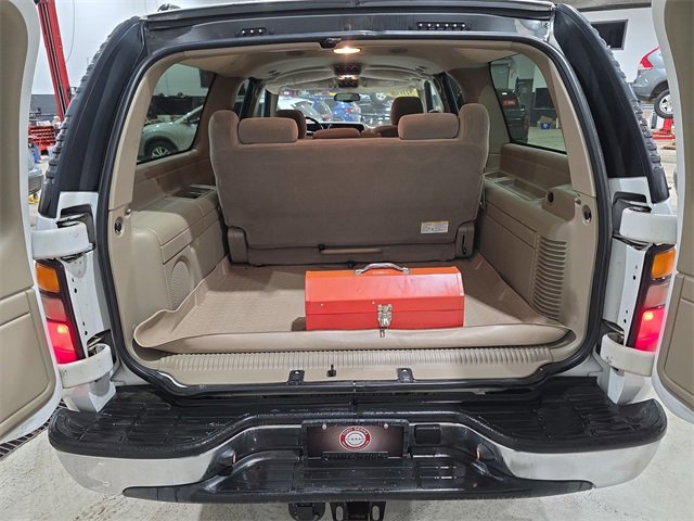 Used 2004 Chevrolet Suburban LS image 25