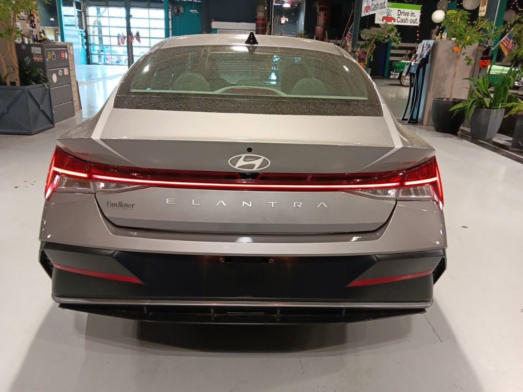 Used 2024 Hyundai Elantra SEL w/ Convenience Package image 7