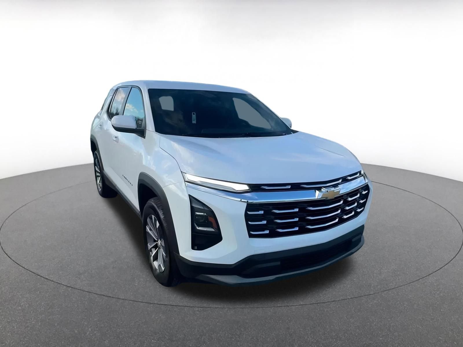 Used 2025 Chevrolet Equinox LT image 3