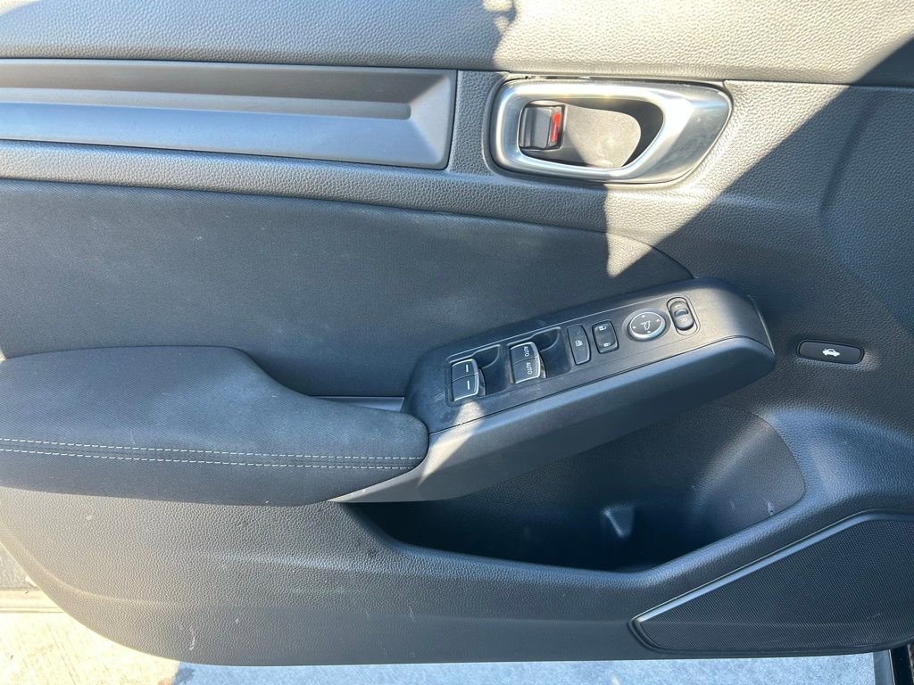 Used 2023 Honda Civic Sport image 9