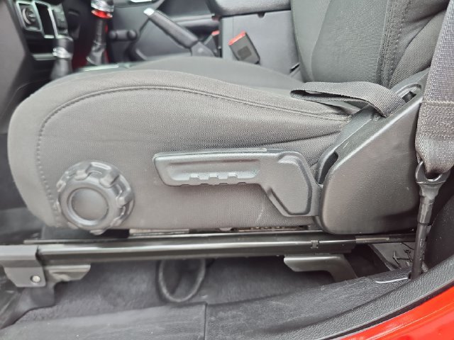 Used 2019 Jeep Wrangler Sport AWD/4WD image 17