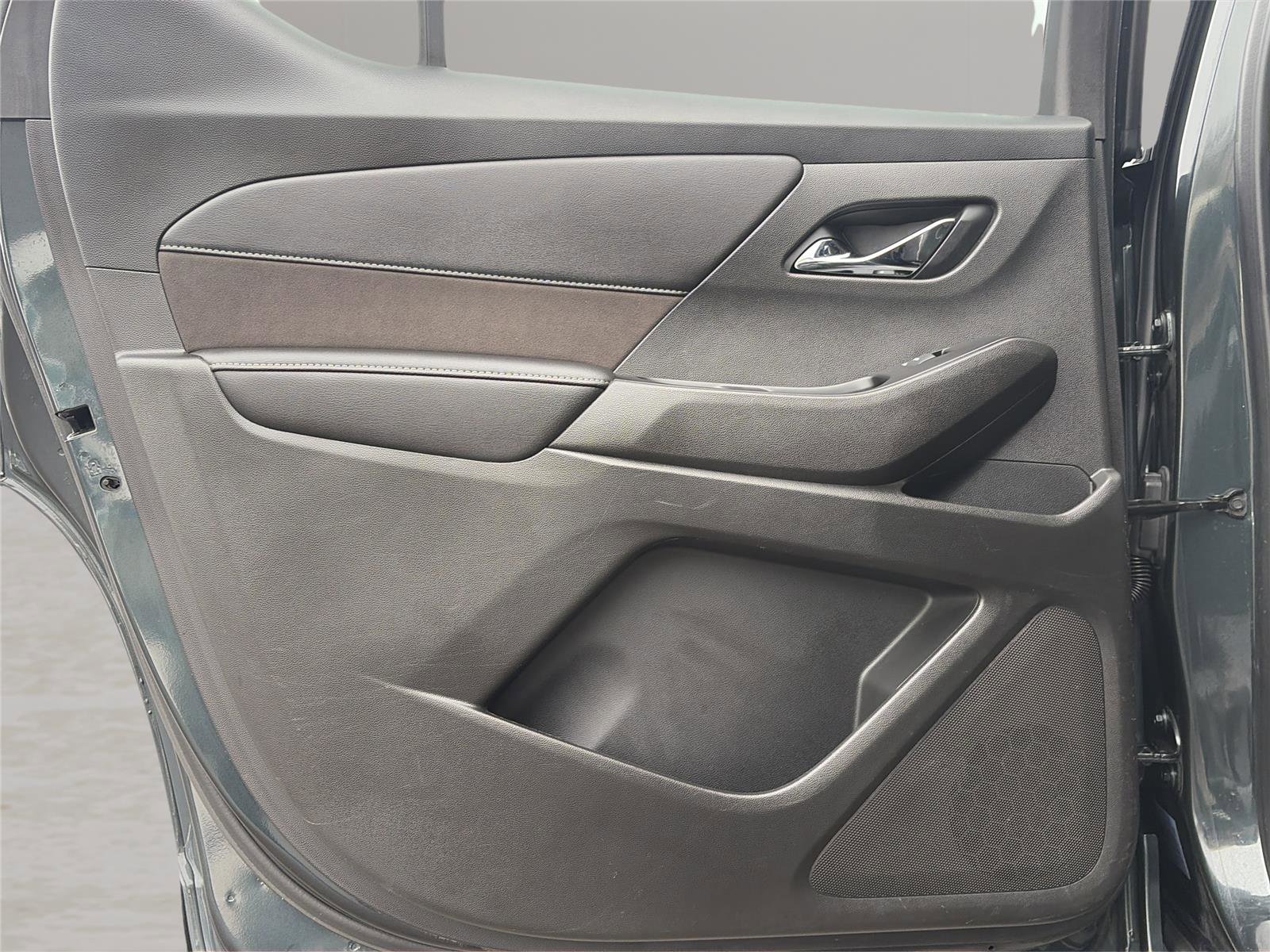Used 2020 Chevrolet Traverse High Country image 35