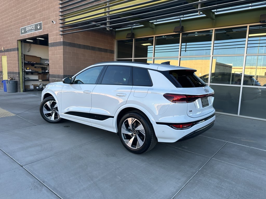 Used 2025 Audi Q6 e-tron Prestige w/ 20" Wheel Package AWD/4WD image 4