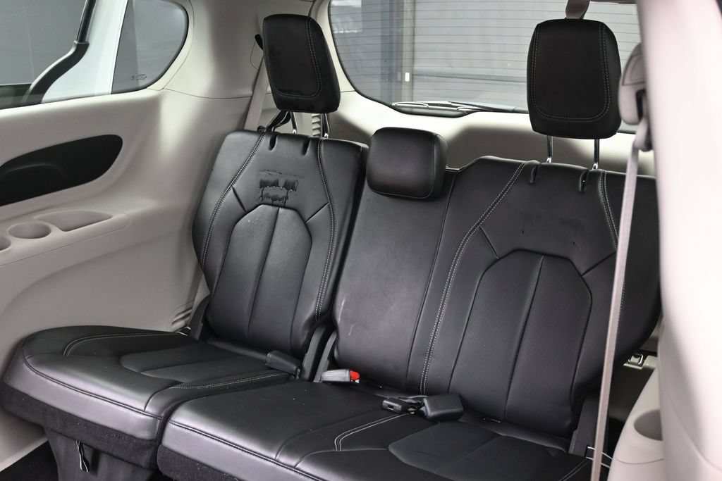 Used 2024 Chrysler Pacifica Touring-L FWD image 34
