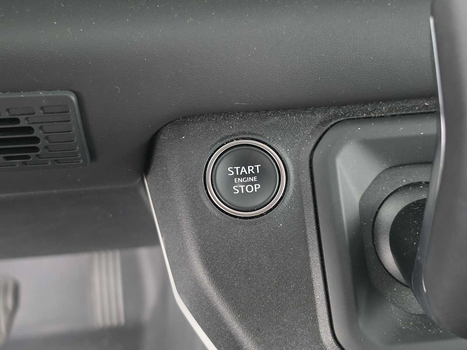 Used 2024 Land Rover Defender 110 SE AWD/4WD image 32