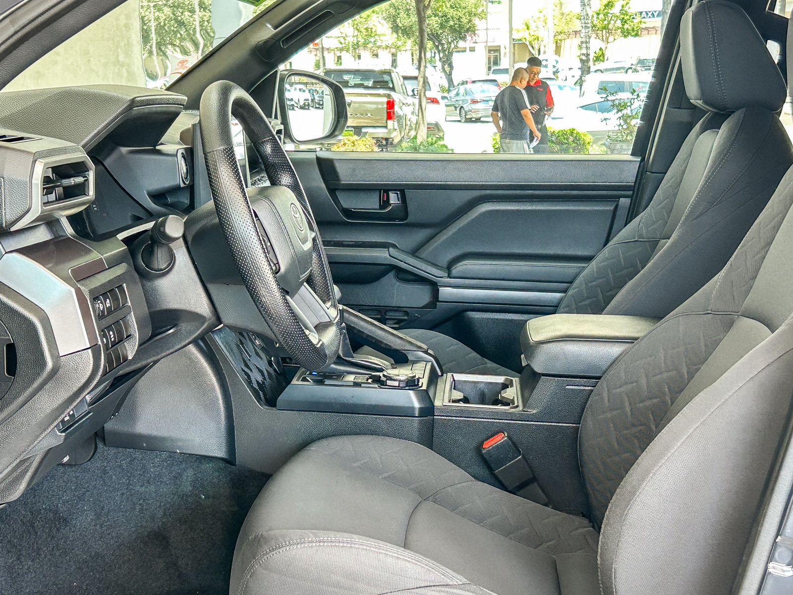 Used 2025 Toyota Tacoma SR5 AWD/4WD image 17