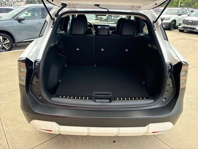 Used 2025 Nissan Kicks SR w/ Illumination Package FWD image 8