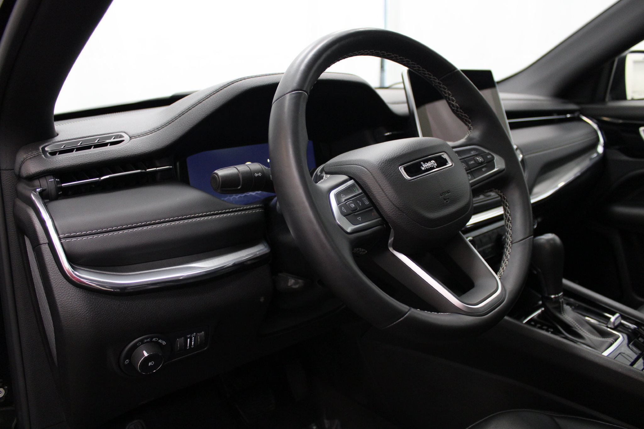 Used 2022 Jeep Compass High Altitude AWD/4WD image 12