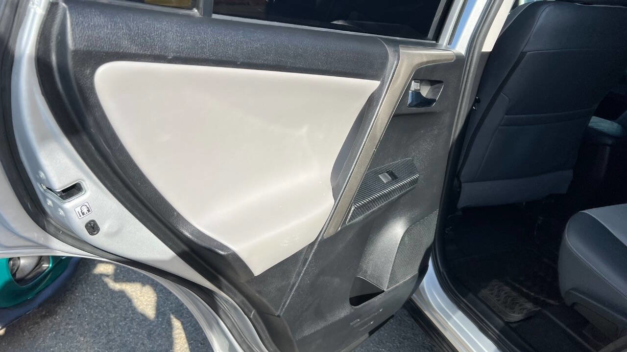 Used 2015 Toyota RAV4 Limited FWD image 31