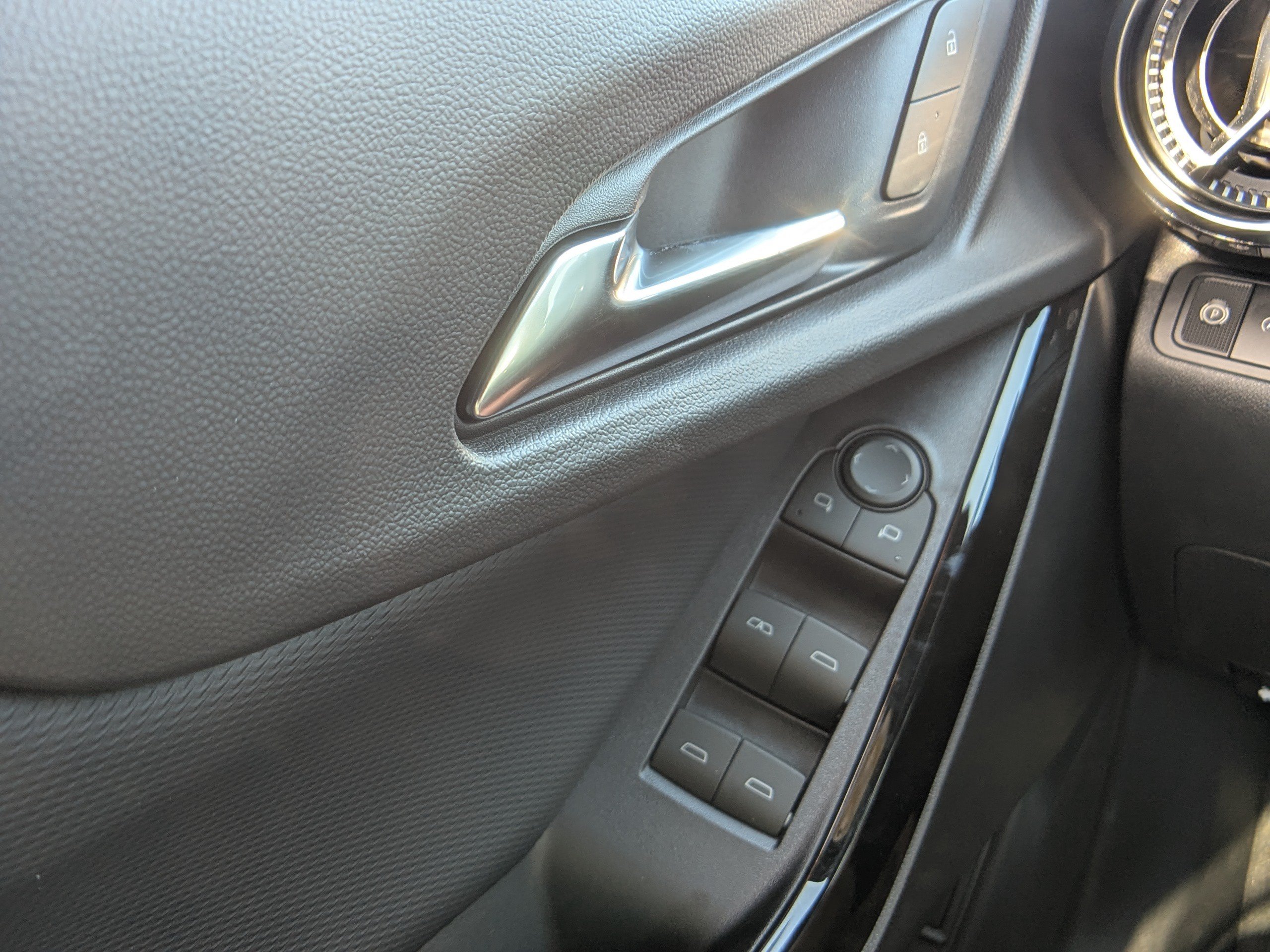 New 2027 Chevrolet Equinox LT w/ Convenience Package II FWD image 25