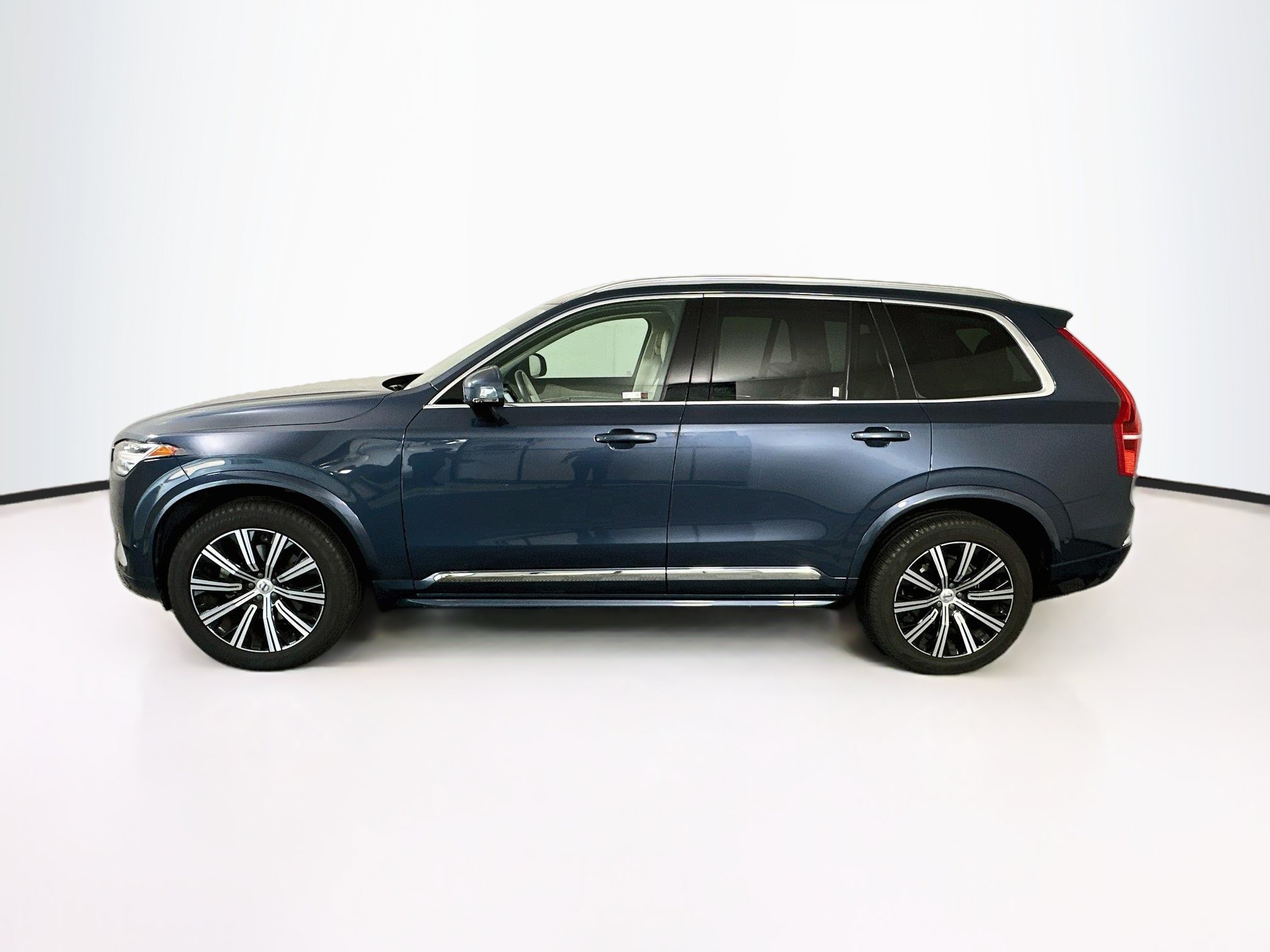 Used 2023 Volvo XC90 B6 Plus w/ Protection Package Premier AWD/4WD image 4