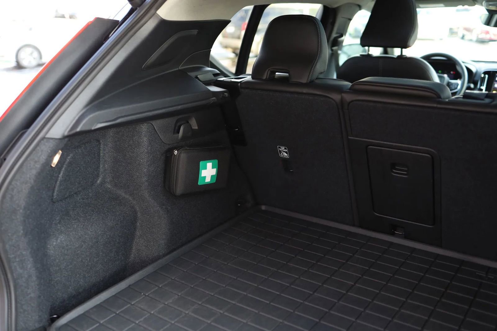 Used 2025 Volvo XC40 B5 Core image 41