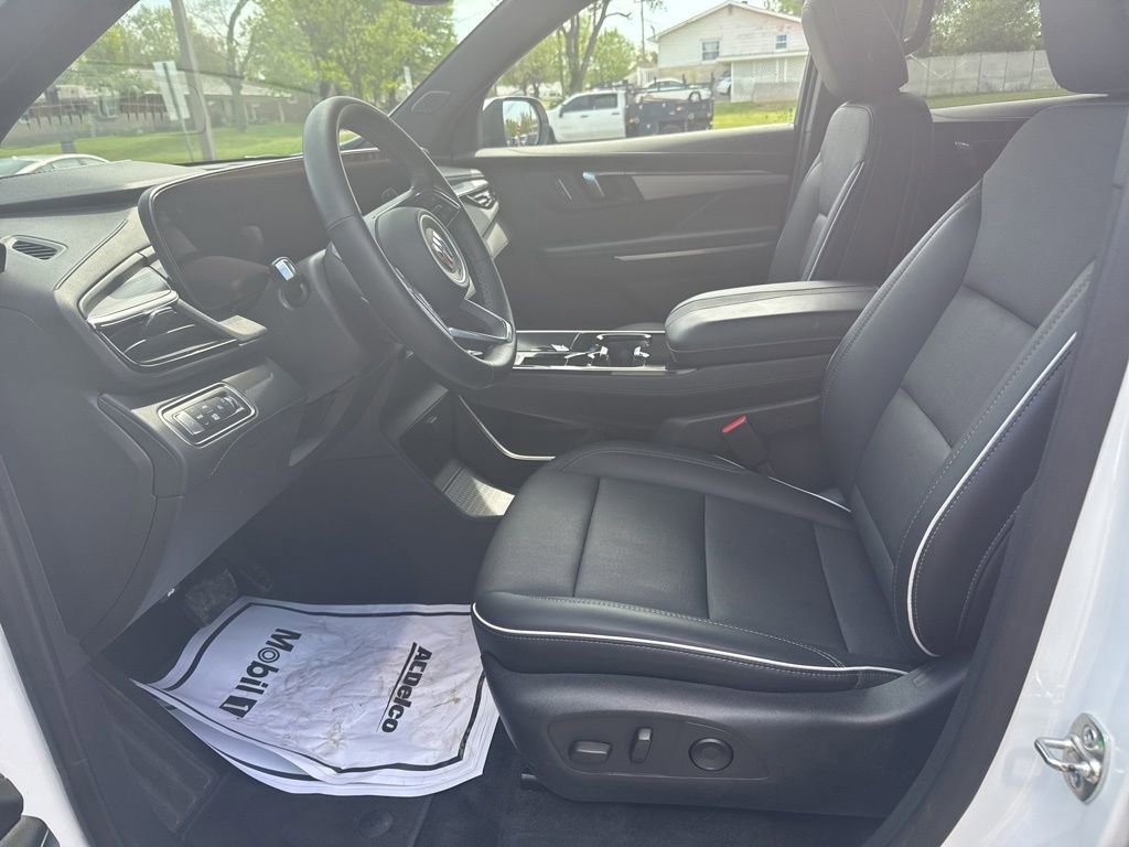 Used 2025 Buick Enclave Preferred AWD/4WD image 17