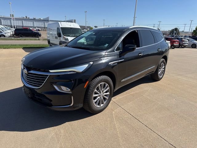 Used 2023 Buick Enclave Essence FWD image 2