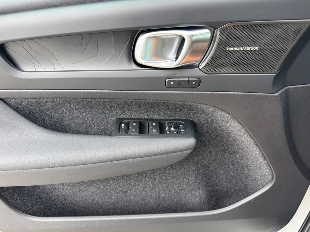 Certified 2023 Volvo XC40 Recharge Ultimate w/ Protection Package Premier AWD/4WD image 15