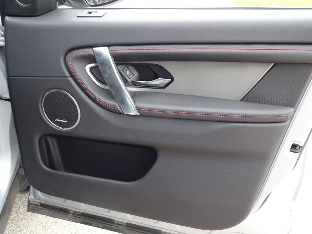 Used 2022 Land Rover Discovery Sport S R-Dynamic image 9