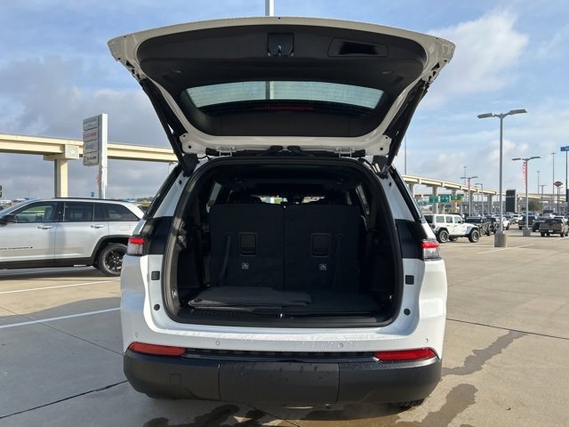 Used 2025 Jeep Grand Cherokee L Altitude image 9