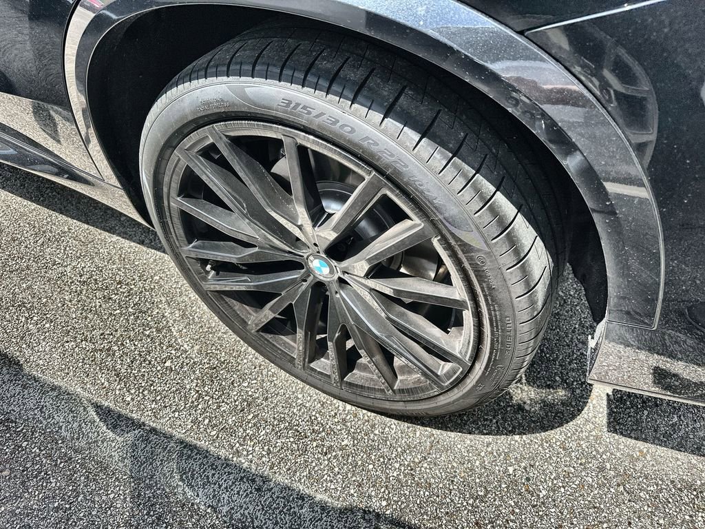 Used 2025 BMW X5 M60i w/ Executive Package image 9