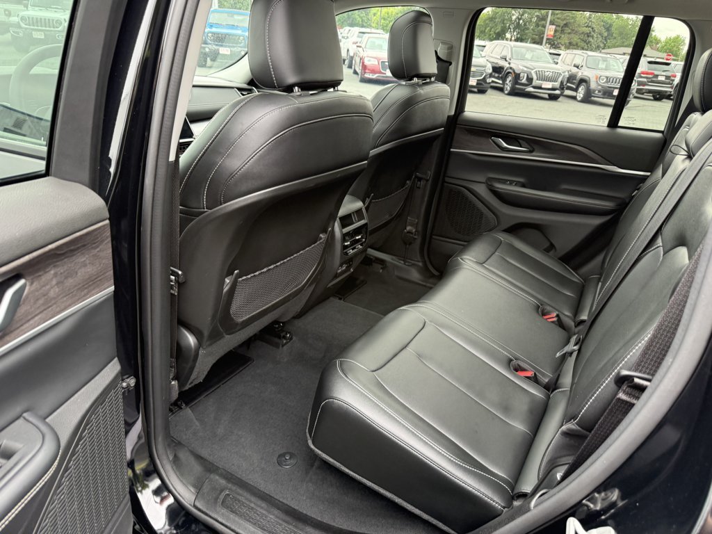 Used 2024 Jeep Grand Cherokee Limited AWD/4WD image 12