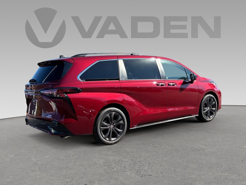 Used 2023 Toyota Sienna XSE image 22