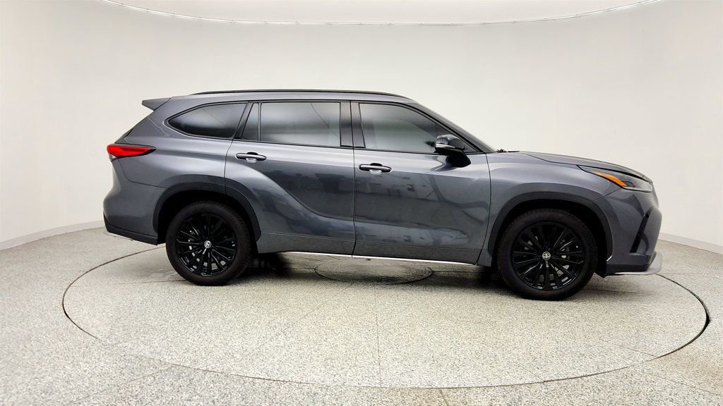 Used 2023 Toyota Highlander XSE image 4
