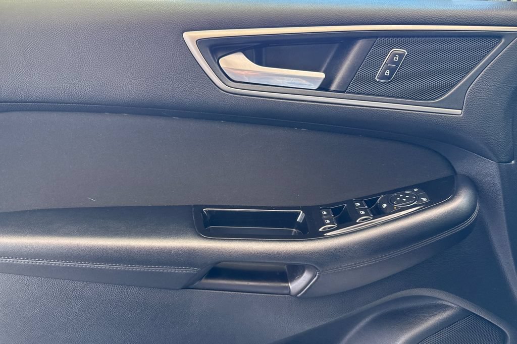 Used 2018 Ford Edge SEL AWD/4WD image 11