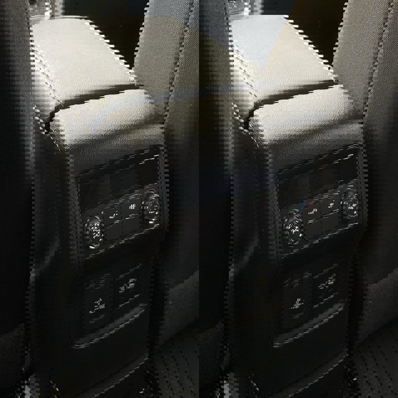 Used 2023 GMC Acadia SLE w/ Driver Convenience Package image 23