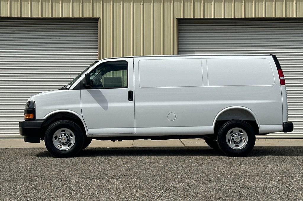New 2026 Chevrolet Express 3500 RWD image 3