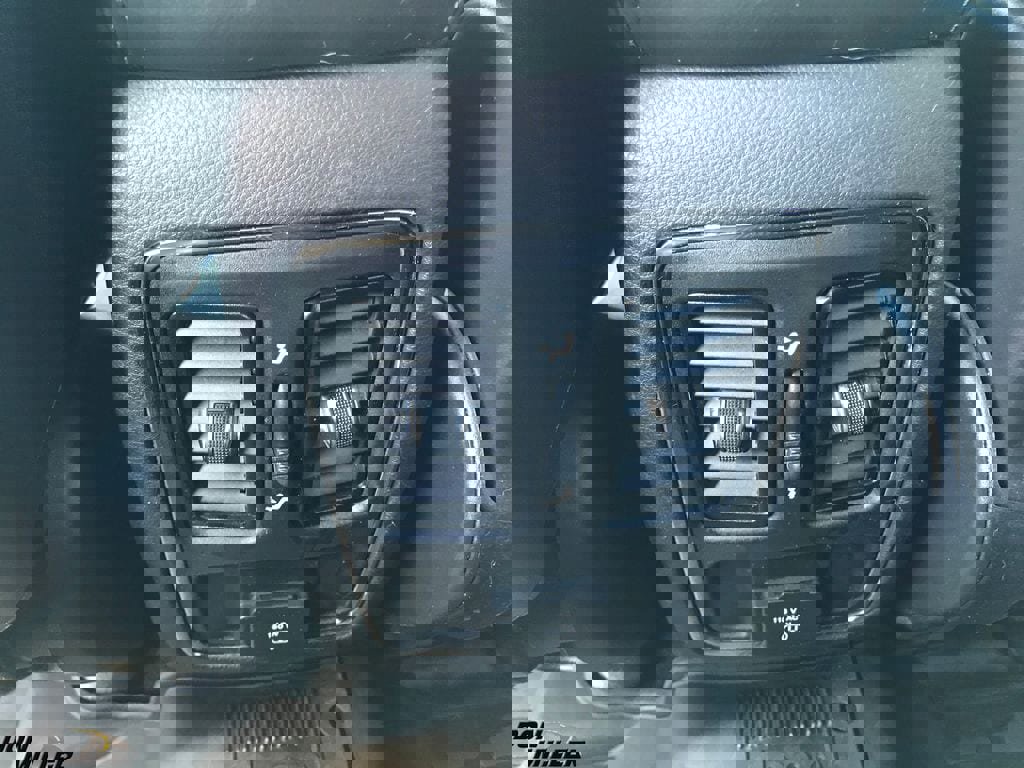 Used 2021 Jeep Grand Cherokee Laredo X image 26