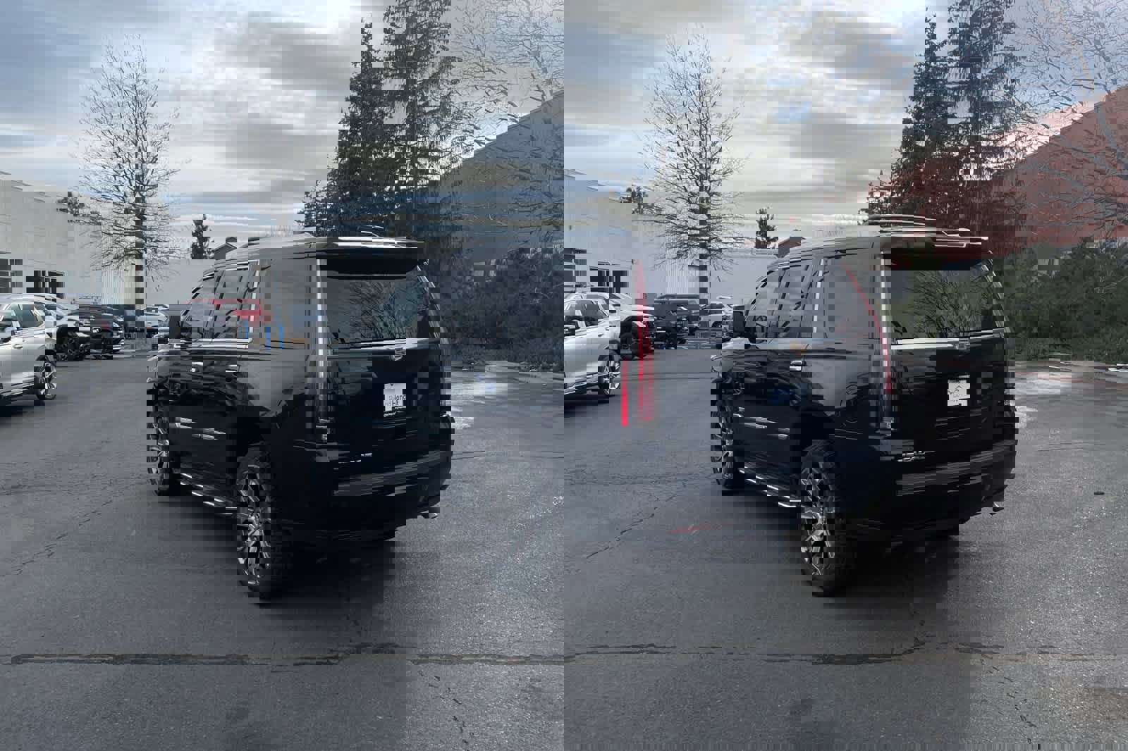 Used 2017 Cadillac Escalade Luxury image 6