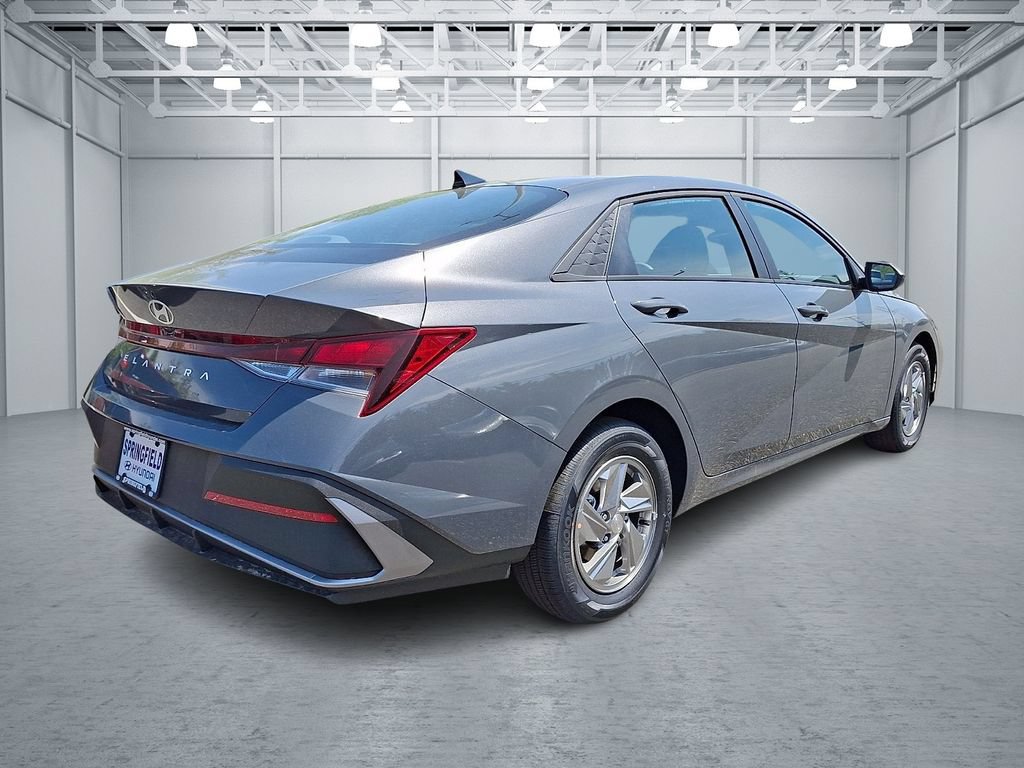 New 2026 Hyundai Elantra SE FWD image 4