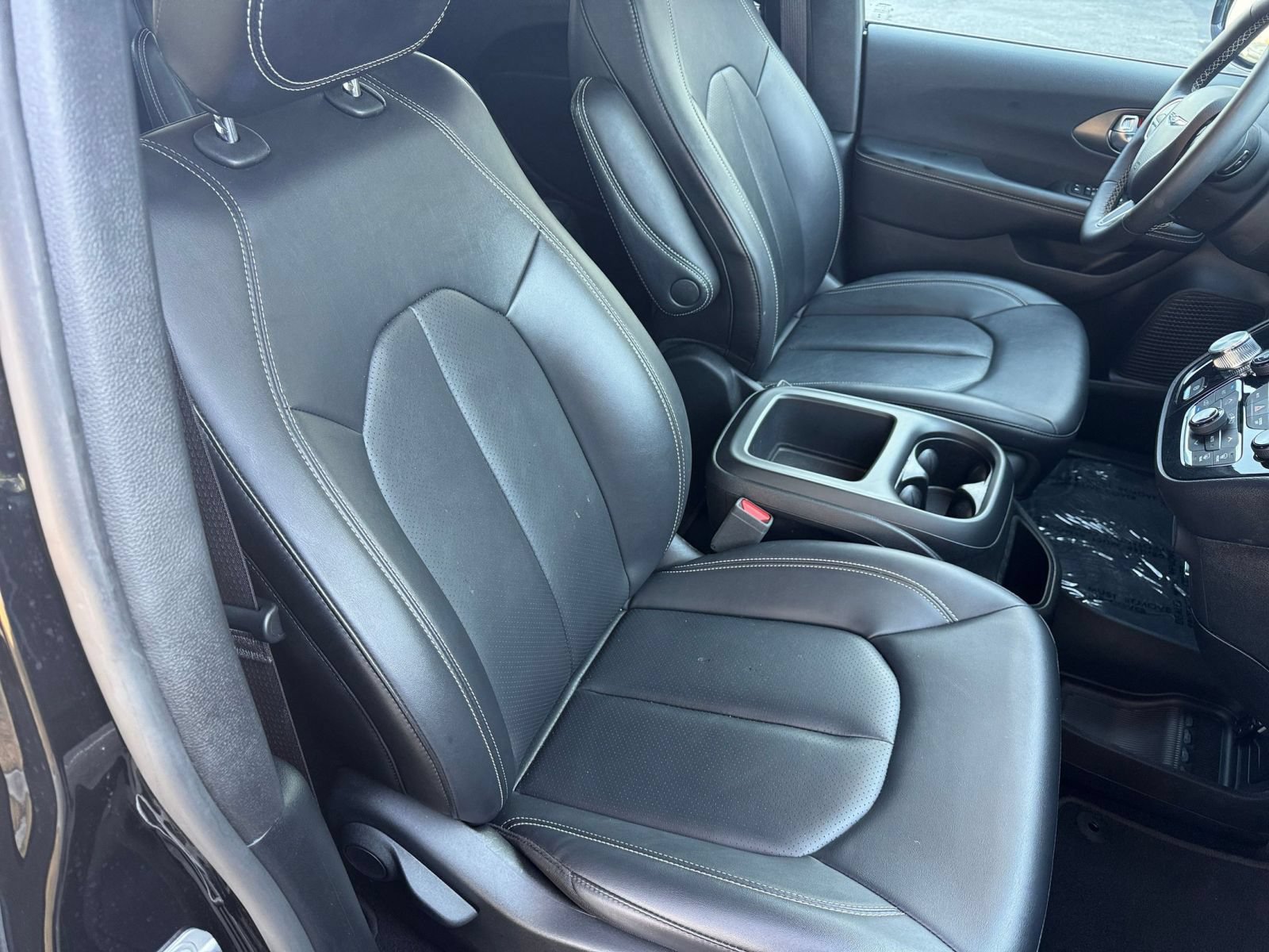 Used 2025 Chrysler Pacifica Select FWD image 38