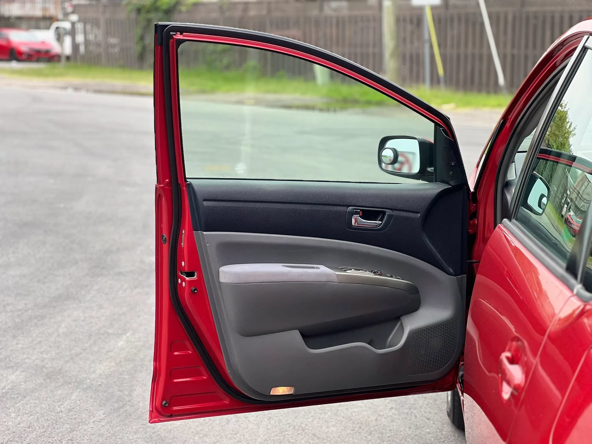 Used 2006 Toyota Prius FWD image 30