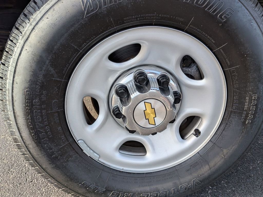 Used 2025 Chevrolet Express 3500 LT w/ LT Preferred Equipment Group RWD image 22