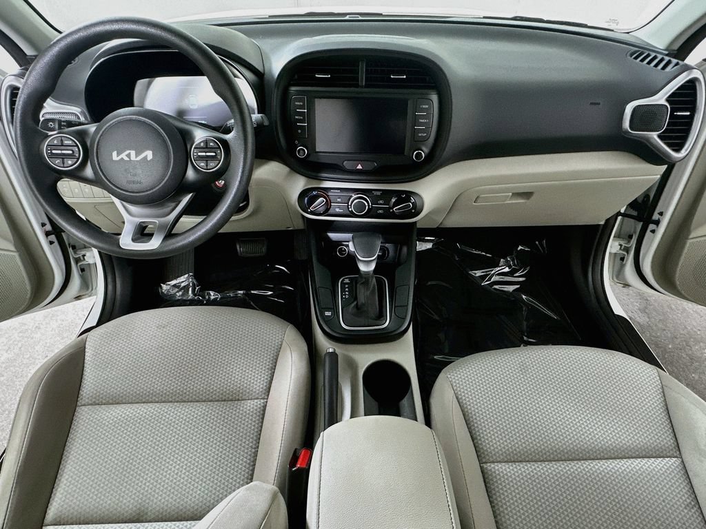 Used 2025 Kia Soul LX w/ LX Technology Package FWD image 15