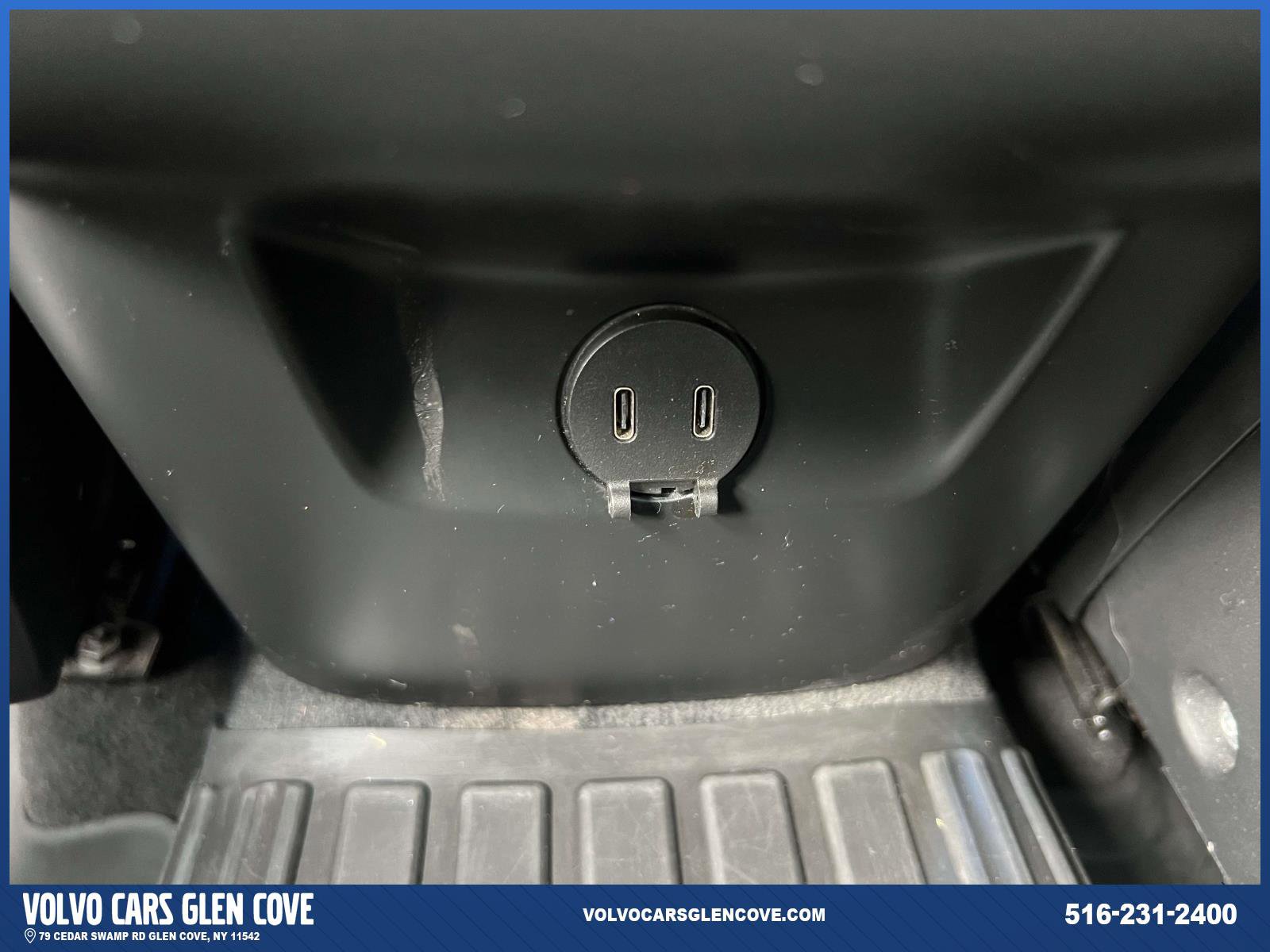 Used 2022 Volvo XC60 B5 Momentum w/ Climate Package image 11